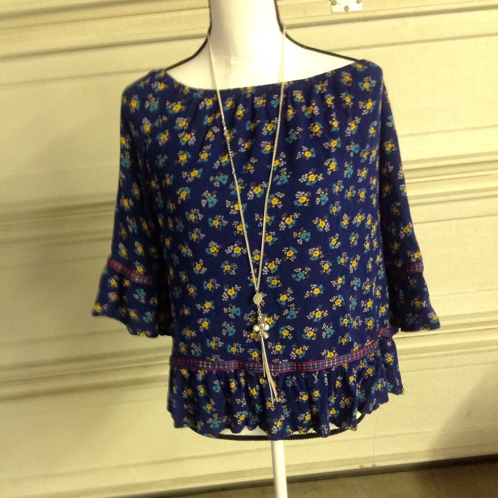 Beautiful flowy blouse